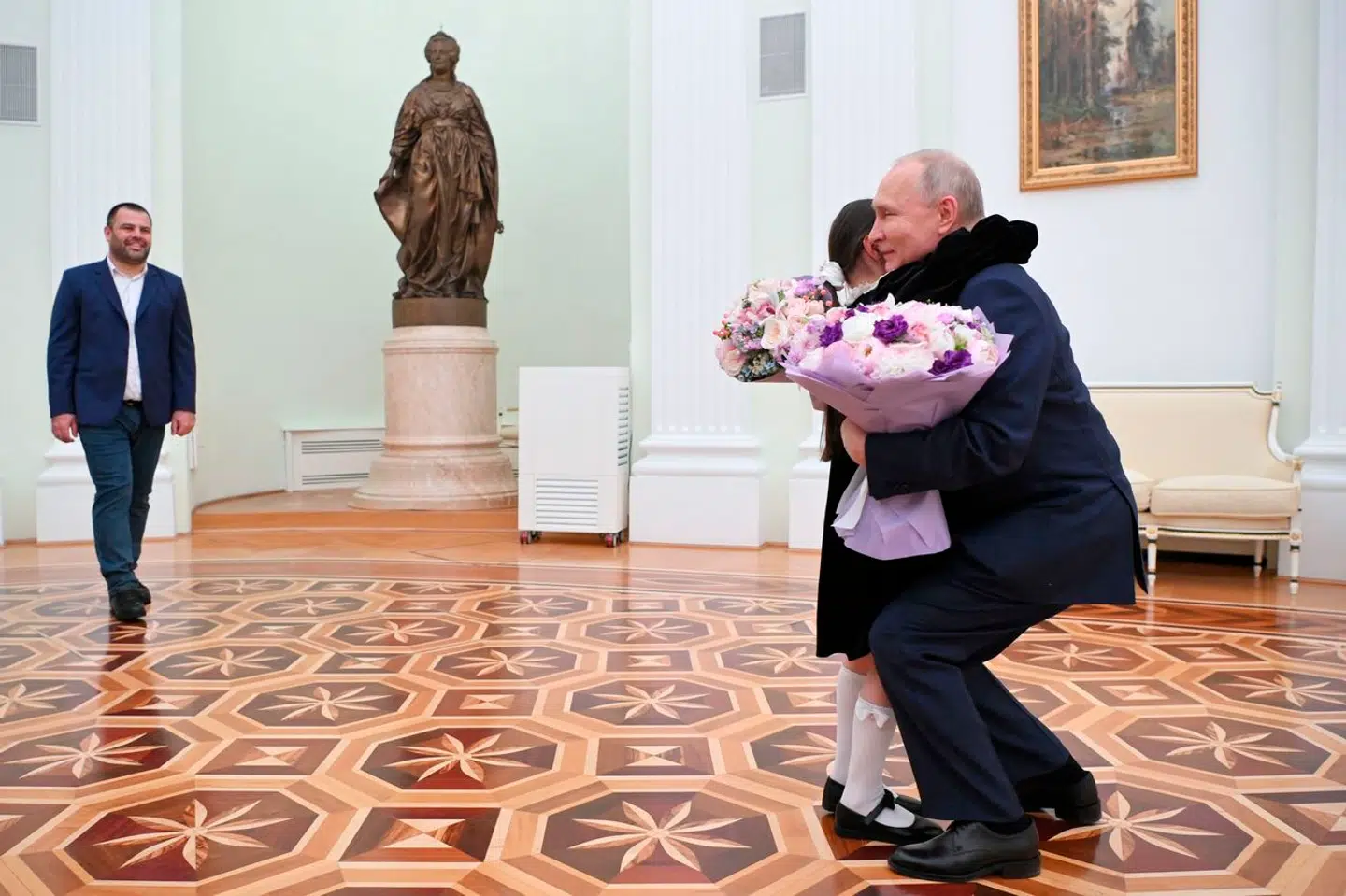 Her ses Raisat Akipova møde den russiske præsident, Vladimir Putin, den 4. juli i Kreml.