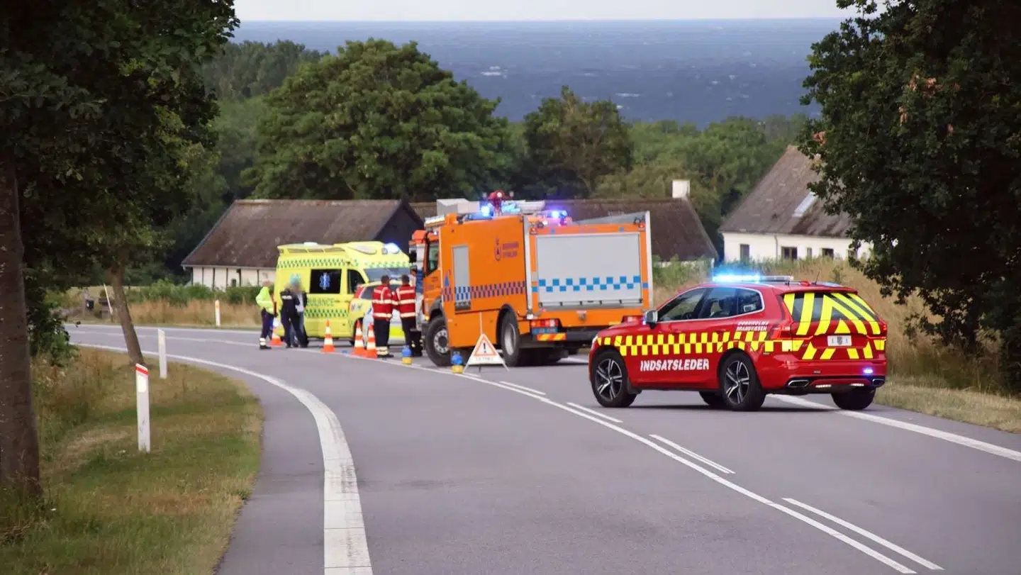 Politi, brand og redning var kaldt ud til færdselsuheld nord for Hasle på Bornholm.