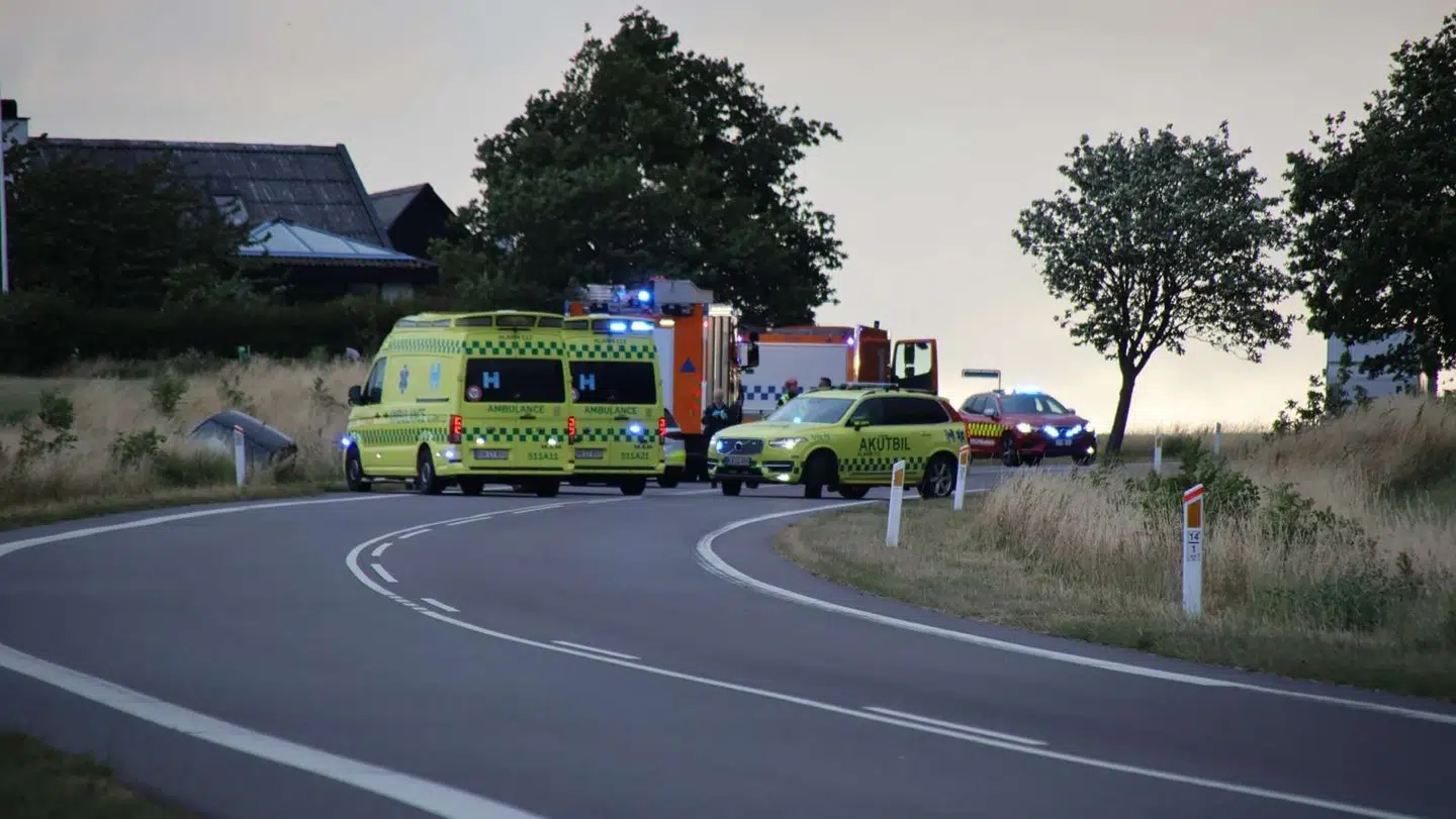 Politi, brand og redning var kaldt ud til færdselsuheld nord for Hasle på Bornholm.