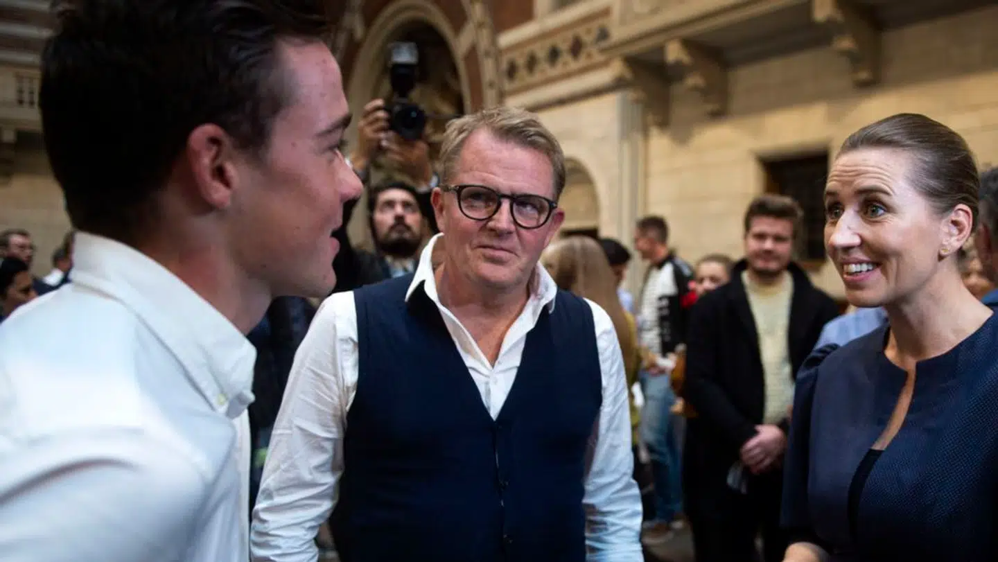 Rolf Sørensen og Mads Pedersen taler med statsminister Mette Frederiksen i 2019.