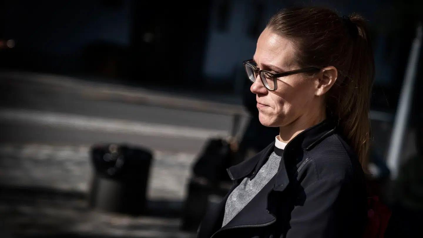 Berlingske rejser spørgsmålet om, hvilken relation der var mellem Barbara Bertelsen og embedsmanden, der rensede hende i minksagen.