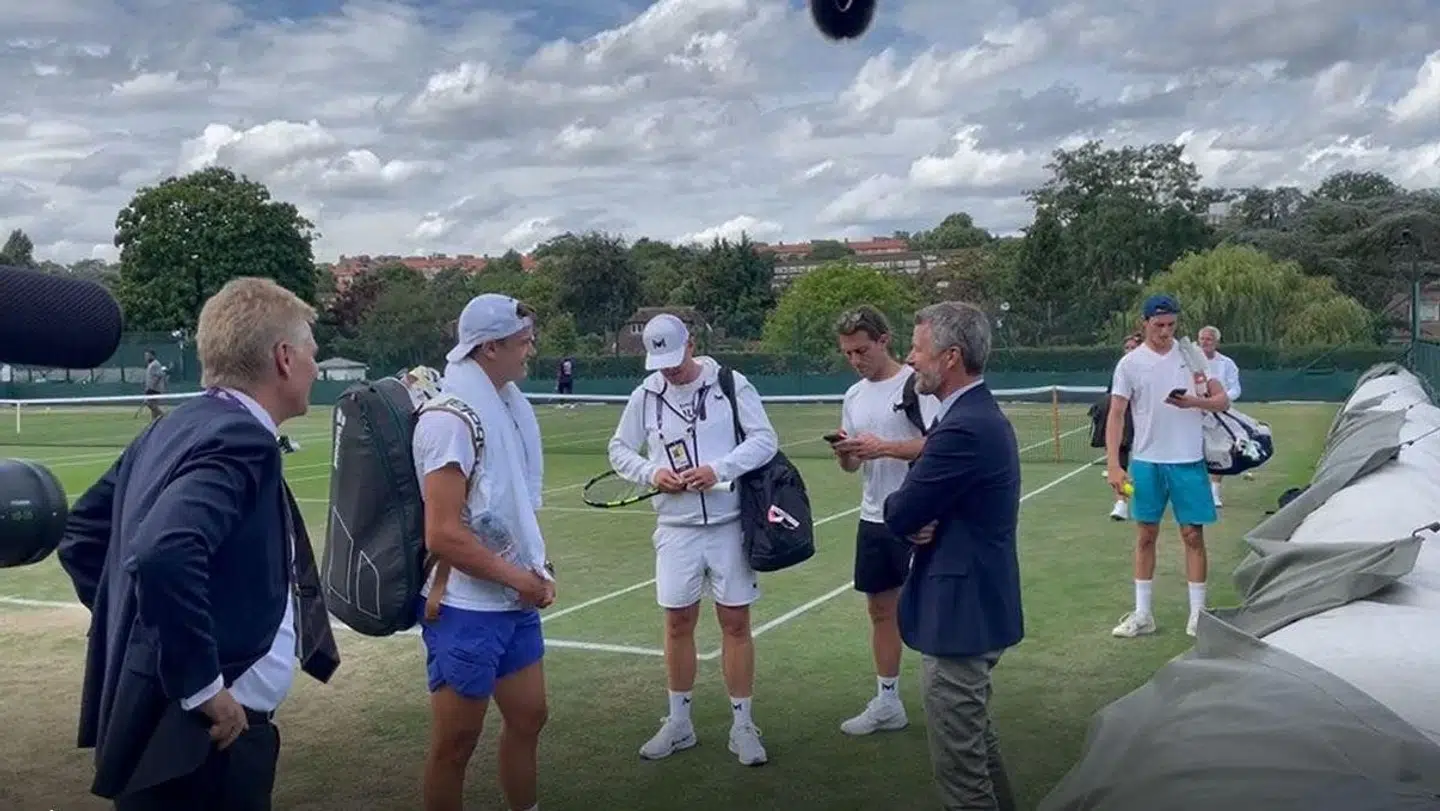 Holger Rune og Kronprinsen fik en kort snak efter mandagens træning.