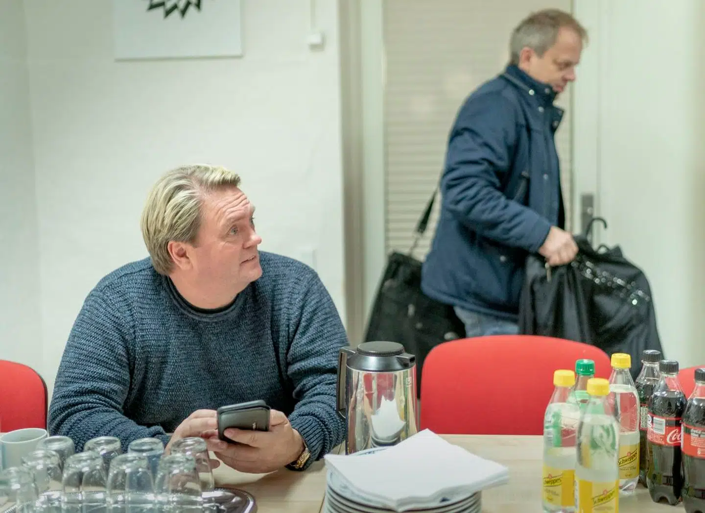 Forsanger Johnny Hansen og bassist Jørgen Hein stiftede sammen Kandis, og udover al deres professionelle tid sammen i bandet, var de også nære venner, der nød hinandens selskab i fritiden.