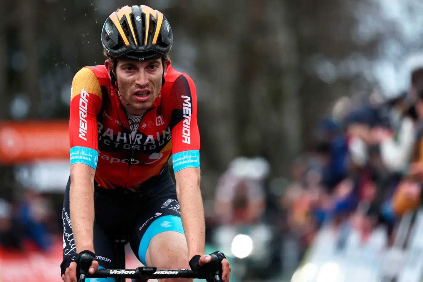 Gino Mäders voldsomme styrt og dødsfald sidder stadig i hovedet på Tour-rytterne på nedkørslerne, mener Bjarne Riis.