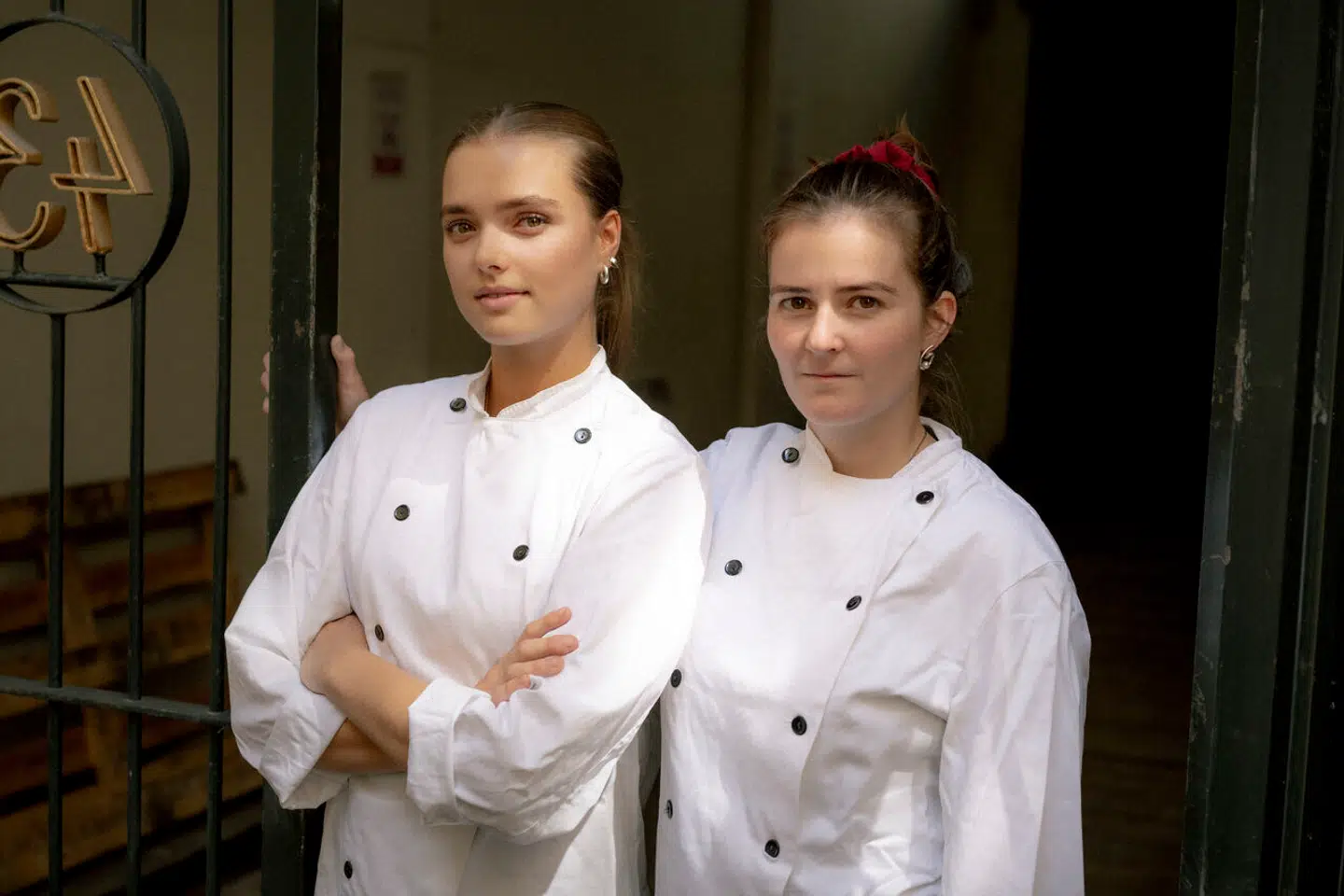 20-årige Frederikke Butzback og 25-årige Laura Kolos føler sig utrygge, når de skal møde tidligt på arbejde i København.