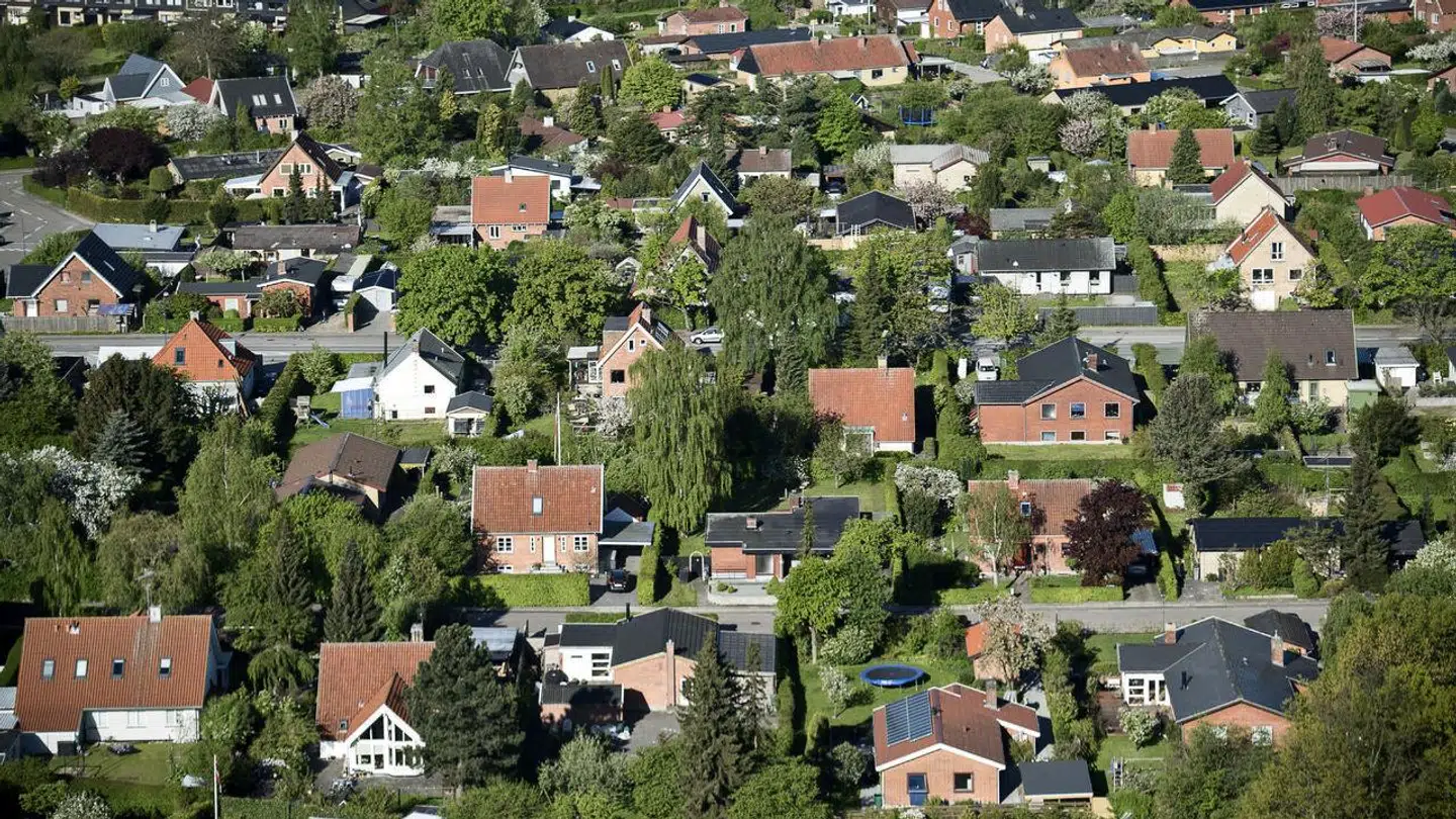 Der er siden sommeren 2022 sket et fald i det, du skal tjene for at kunne købe et hus i hovedstadsområdet.