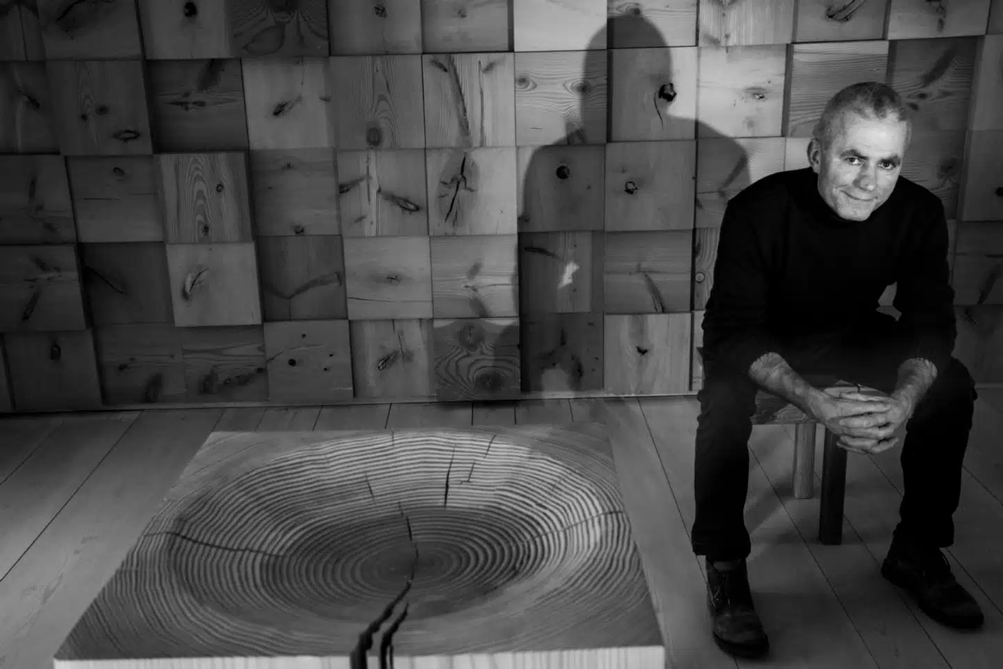 Thomas Dinesen er fjerde generation i det internationale og familieejede Dinesen Floors. Han er indsat midlertidigt som administrerende direktør efter Dennis Stockholm er blevet fyret.