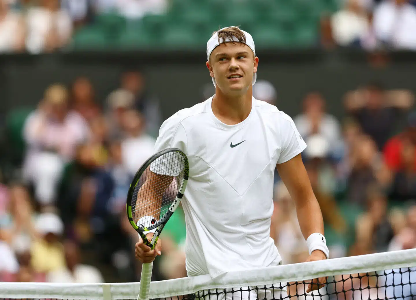 Holger Rune møder den spanske tennisspiller Carlos Alcaraz ved Wimbledon-turneringens kvartfinale.