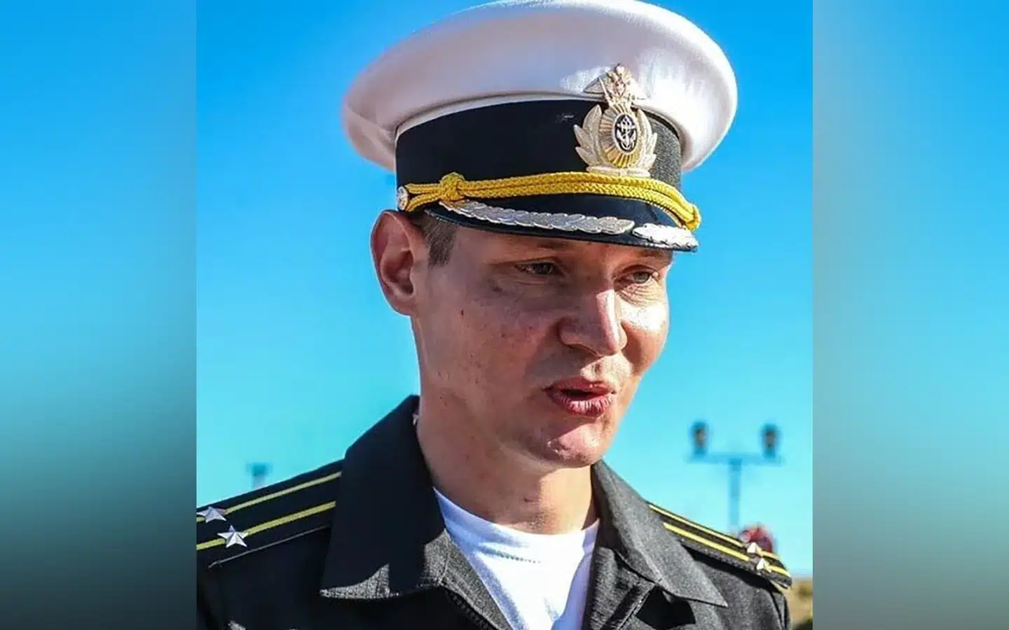 Kaptajnen Stanislav Rzjitskij var en stor kanon i Krasdonar. Ubådskommandør og næstbefalende på byens mobiliseringskontor.