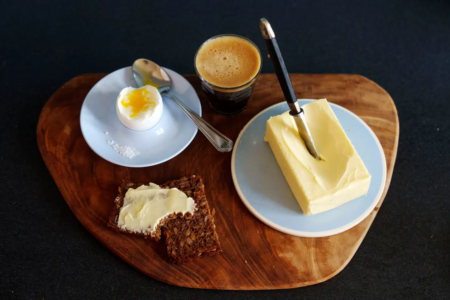Der er stor forskel på, hvordan priserne på dit morgenbord har udviklet sig. Smørprisen er begyndt at falde. Det er prisen på æg ikke.