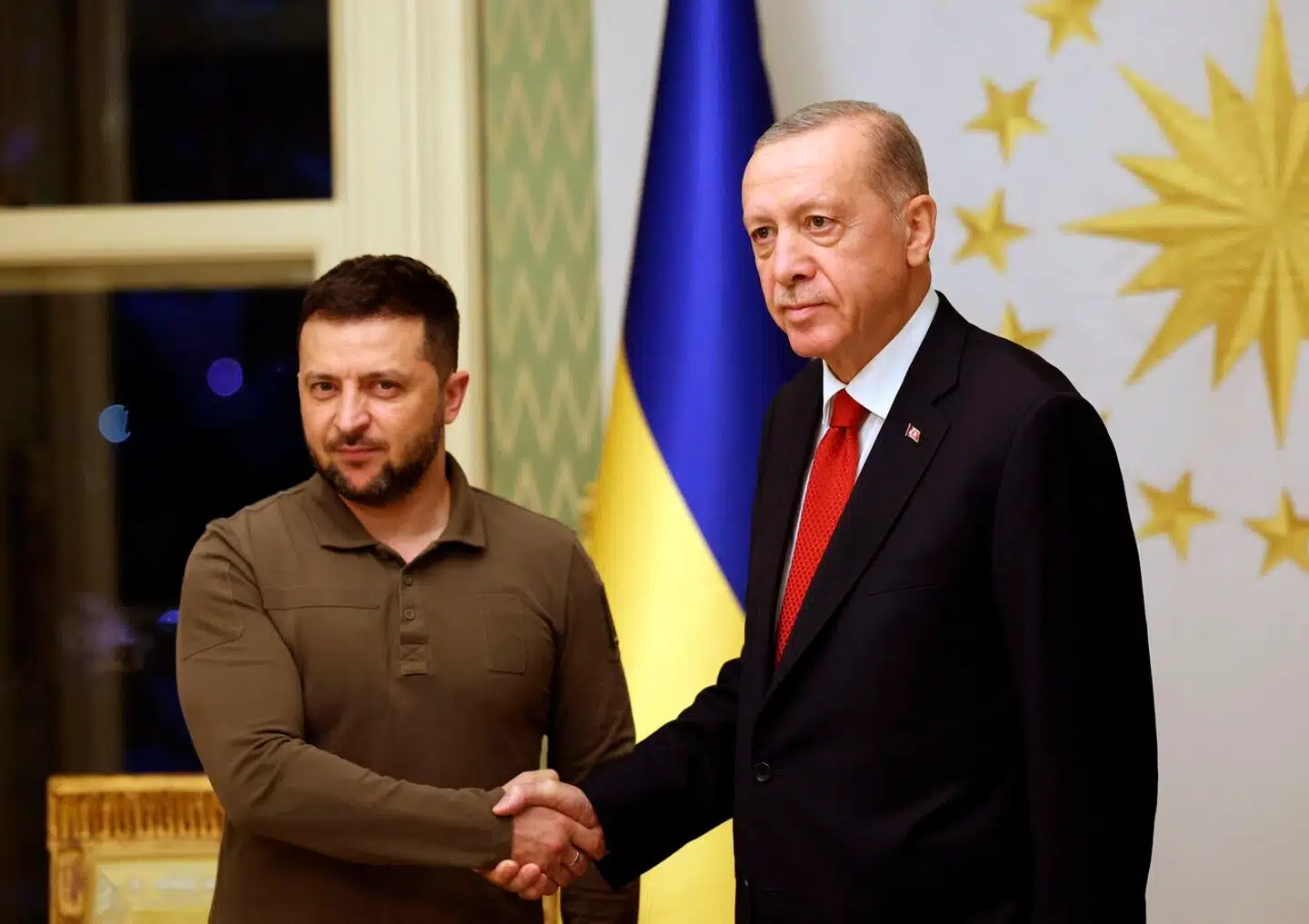 »Putin besøger Tyrkiet i næste måned,« siger Erdogan på et fælles pressemøde med Ukraines præsident, Volodymyr Zelenskyj, som han fredag har mødtes med i Istanbul. – Foto: Handout/Ritzau Scanpix