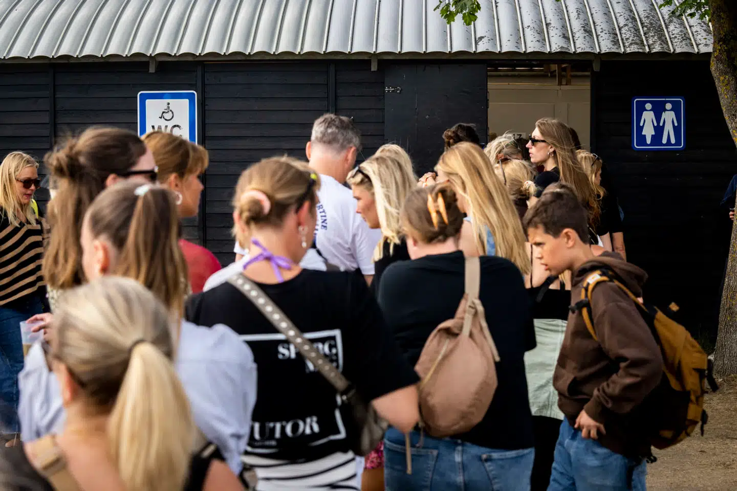 På Roskilde Festival er toiletter et evigt samtaleemne, men selvom de mange gamle festivaldas er skiftet ud med træk-og-slip-løsninger, så er samtalen ikke forstummet.