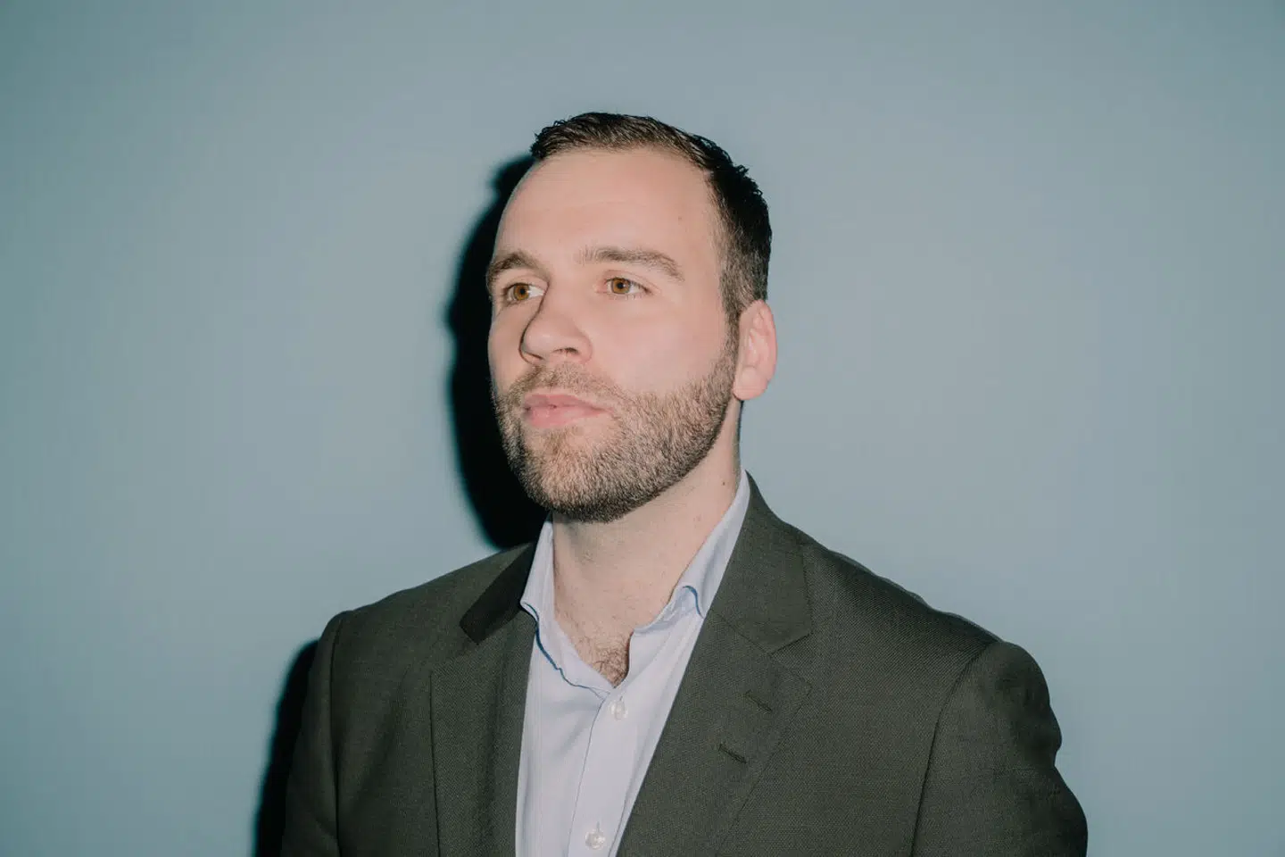 Bjørn Brandenborg nåede ikke mange minutter ind i debatten, før socialdemokraten, der har siddet i Folketinget siden 2019, beordrede sine moddebattører til at få hovedet ud af busken.