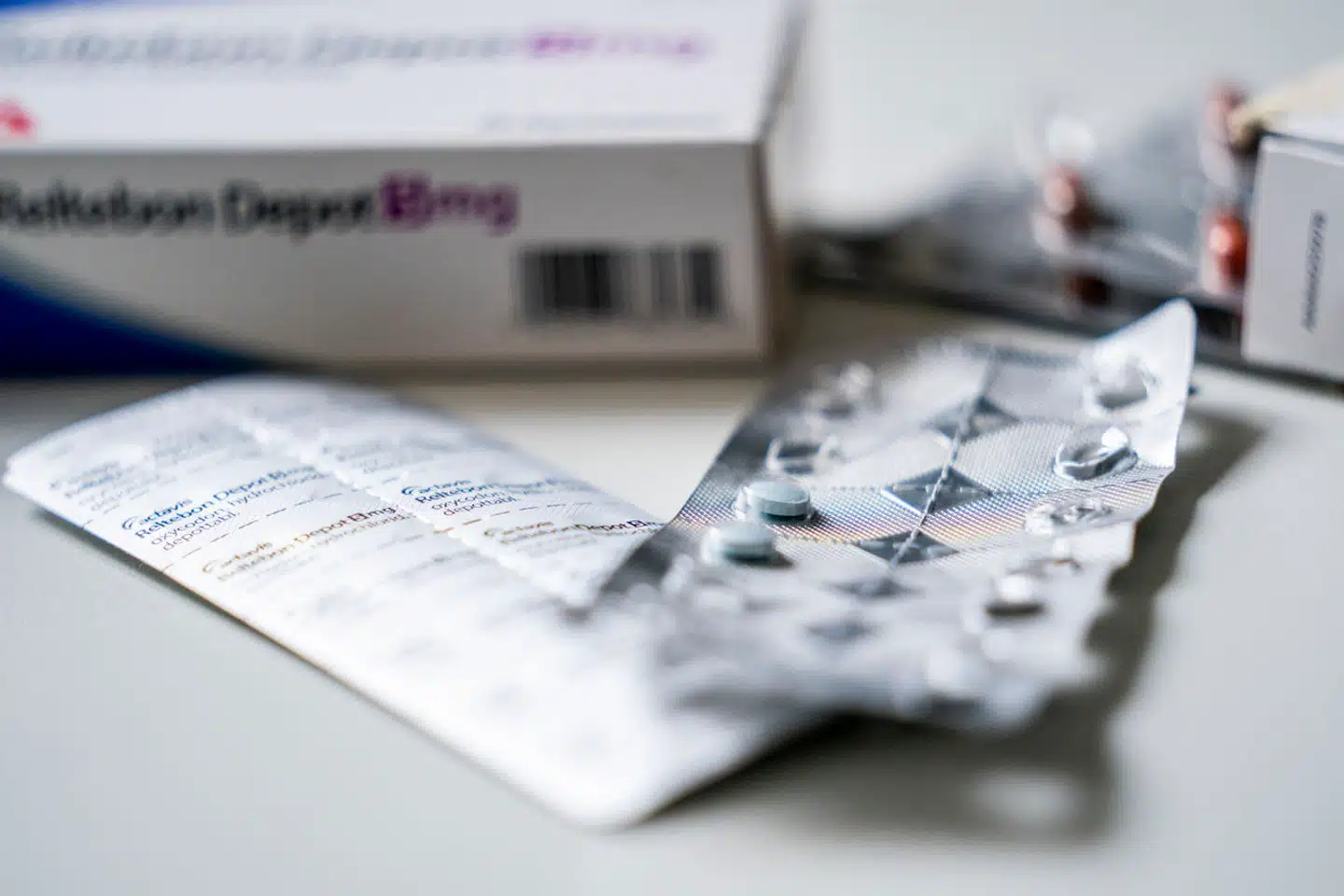 »Vi er nødt til hurtigst muligt at få ryddet alle barrierer i form af unødigt stramme regler og et lavt vidensniveau af vejen og få hjælp fra sundhedsteknologien til at dosere medicin,« skriver Sisse Marie Welling og Jesper Gulev Larsen.