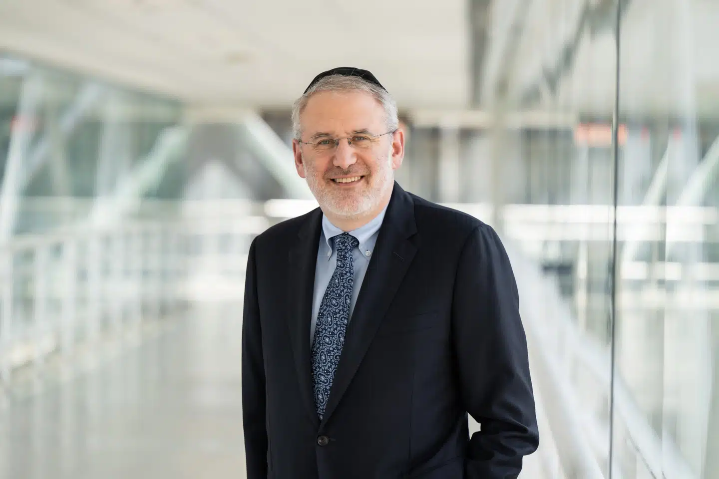 Michael L. Lipton er forsker på eliteuniversitetet Columbia University. Han ved, at hovedstød kan have en betydning for menneskers kognitive funktioner.