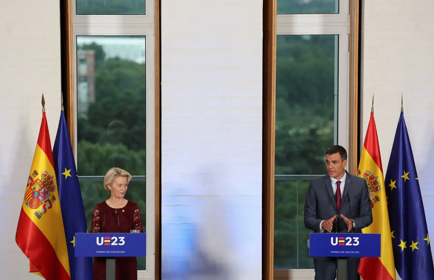 Spaniens premierminister Pedro Sanchéz nævnte Ukraine som det første af fire emner, som Spanien vil prioritere under de næste seks måneders EU-formandskab. Ud over Ukraine er det at øge EUs konkurrencekraft, sikre grøn omstilling og fortsætte arbejdet med en fælles migrationspolitik i EU. – Foto: Violeta Santos Moura/Reuters