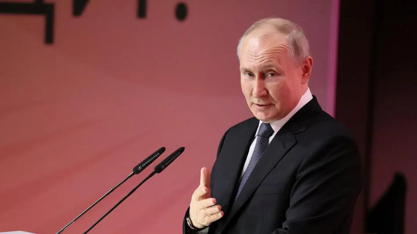 Ruslands præsident, Vladimir Putin, har ikke kastet alle ressourcer ind i krigen mod Ukraine. Men det knager i fundamentet.