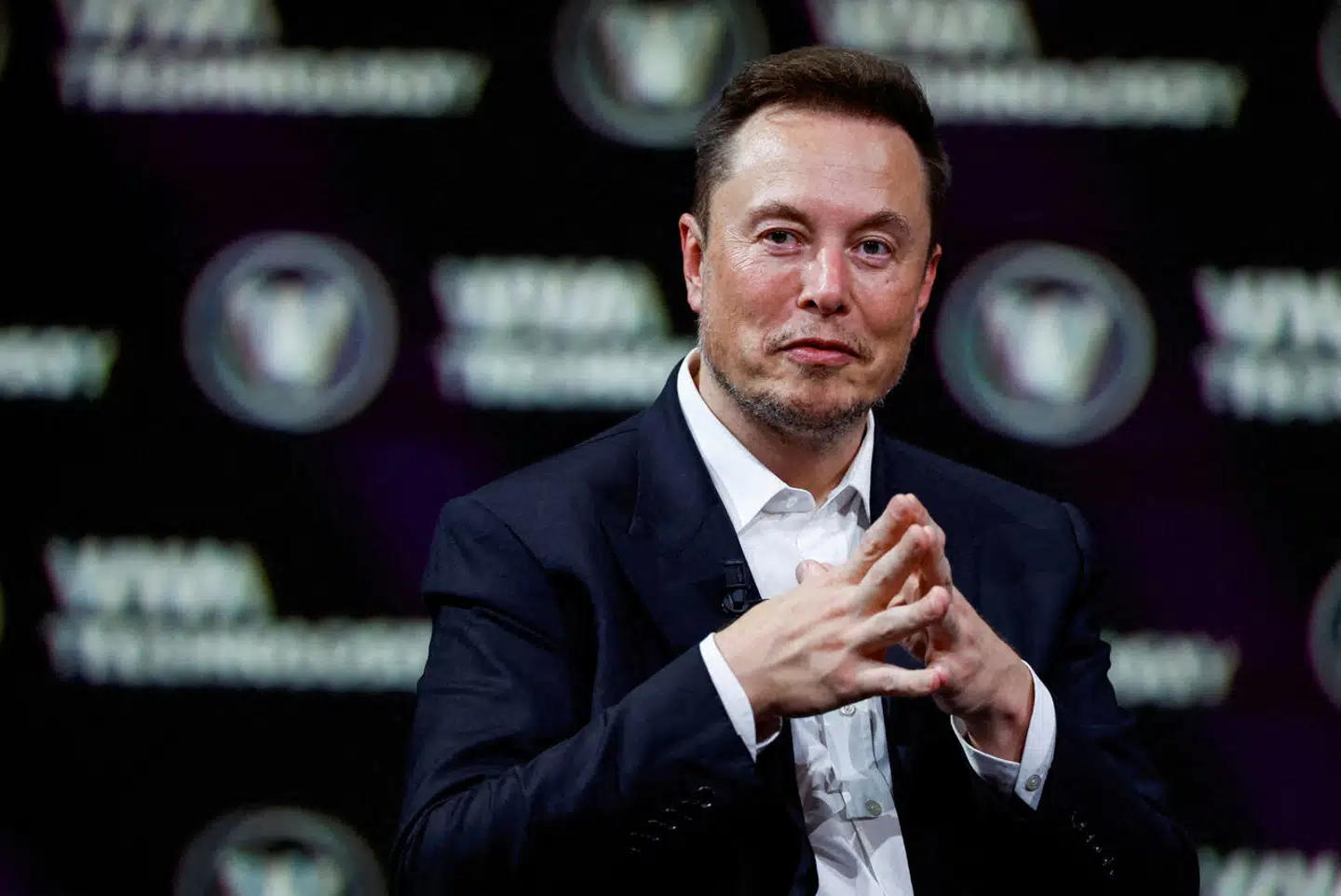 Twitter bliver udsat fo »ekstreme niveauer af dataindsamling« og manipulation af systemet, siger Elon Musk.