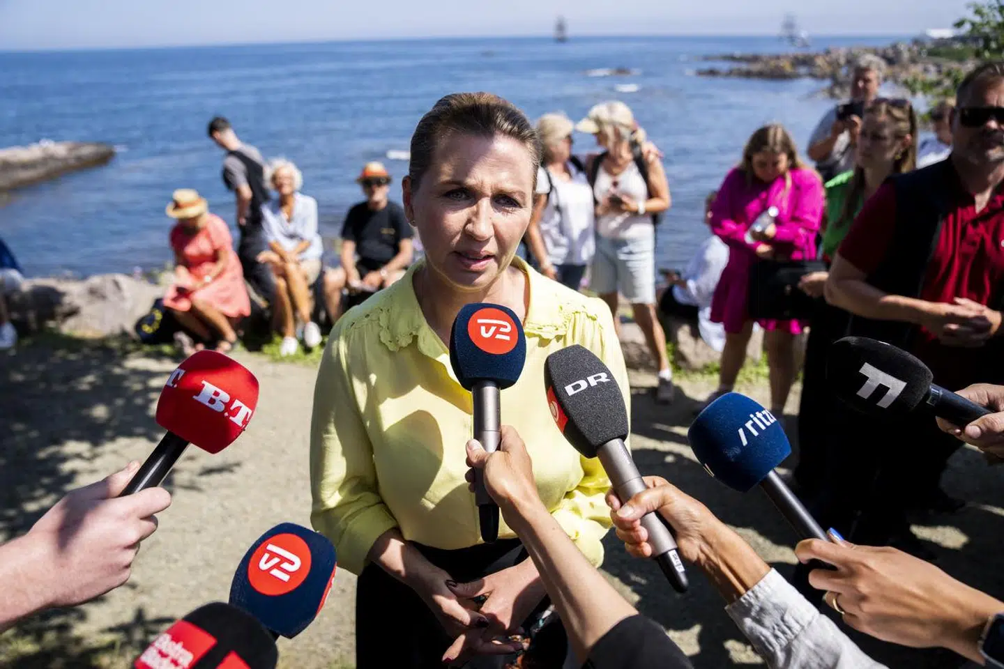 »Når selv Svend Brinkmann advokerer for ja-hatten, er sortsynet og krisementaliteten gået ud af proportioner med tingenes egentlige tilstand,« skriver Rikke Form. Her ses statsministeren på Folkemødet, hvori kriserne stod i kø, hvis man skulle tro programmet.