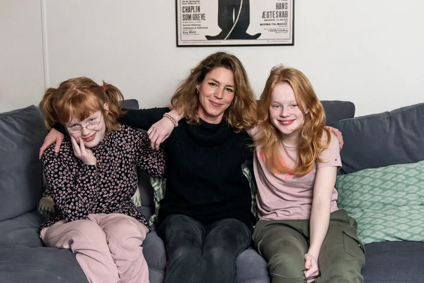 Monica Lylloff, medstifter og talsperson for bevægelsen #EnMillionStemmer, med sine døtre Emma og Sarah fotograferet i deres hjem i Kokkedal. Monica er mor til tre børn med særlige behov. Arkivfoto: Mathias Svold