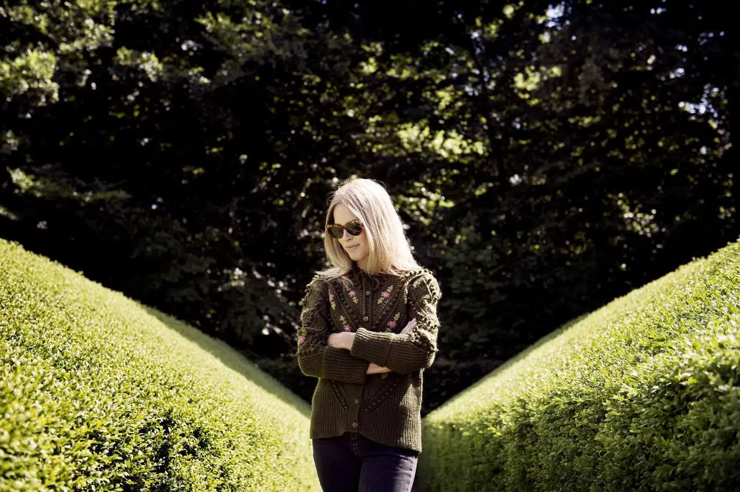 »Når fællesskabsnarcissisten har opnået den status og magt, som hun ønsker, ophører hun med at foregive godhed og begynder at minde mere om en almindelig narcissist,« skriver Eva Selsing.