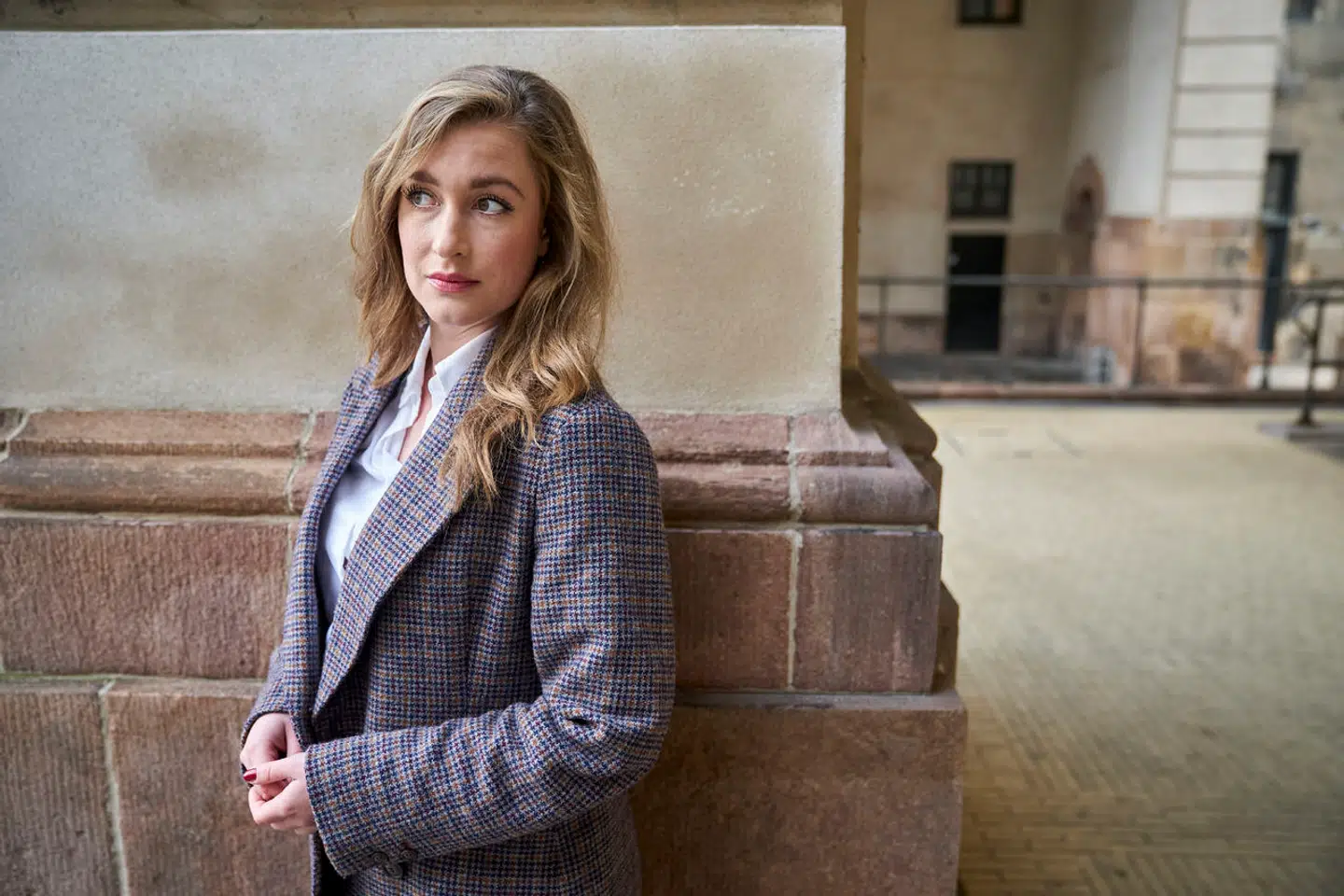 »Som ivrig teatergæst har jeg jævnligt oplevet, at velkendte ringetoner brager ud i et ellers fredfyldt lokale, selvom det gentagende gange er nævnt over højttalere og skilte, at mobiler skal slukkes,« skriver Camilla Søe.