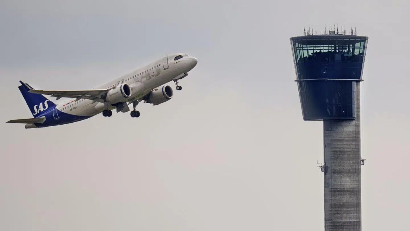 Det kommer til at koste, men det frygtede rejsekaos er blevet aflyst, så flyene kan lette og lande som planlagt fra København.