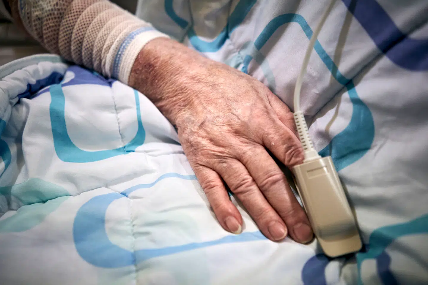 »Hvis vi indfører aktiv dødshjælp i Danmark, vil vi betale dyrt for det. Vores samfund vil uundgåeligt blive (endnu) hårdere og nådesløst,« skriver Rikke Weissfeld.