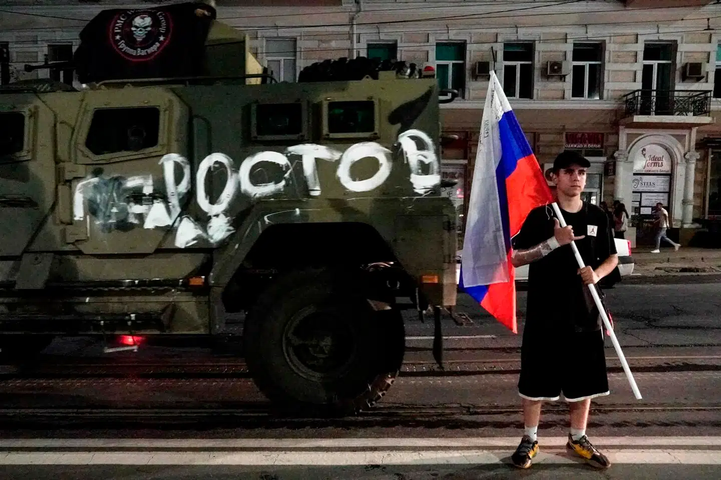 I denne weekend var Wagner-gruppen kun få hundrede kilometer fra at nå Moskva – og måske begå et kup. Nu tager Ruslands naboland Kina ved lære. For hvis landet end dag møder modstand på slagmarken, kan der opstå uroligheder på hjemmefronten. Fotografiet her er fra Rosto ved Don, 24. juni.