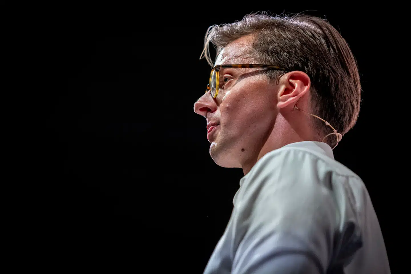 Den ny statslige ensomhedsbekæmpelse er med til at umyndiggøre befolkningen og få dem til at spille rundbold eller gå til banko. Selv Alex Vanopslagh er dyrker nu fællesskaber på bekostning af den enkeltes frihed, skriver Hans Hauge.