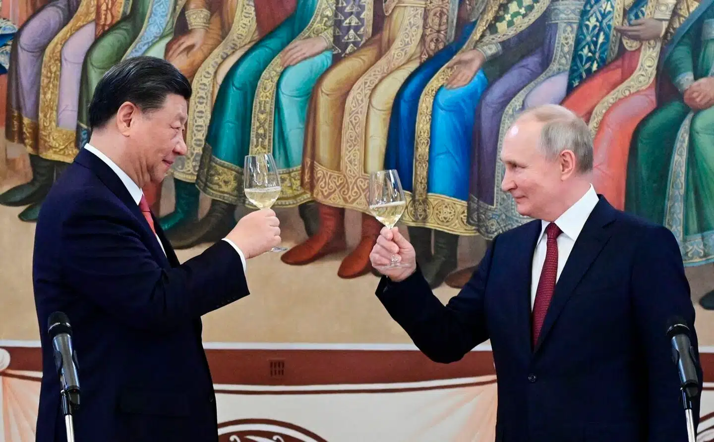 For to måneder siden, var Xi Jinping på besøg hos Vladimir Putin i Moskva, hvor de kunne skåle på at have indgået en lang række handelsaftaler. Nu kan den indre splid i Rusland sætte deres forhold under alvorligt pres.