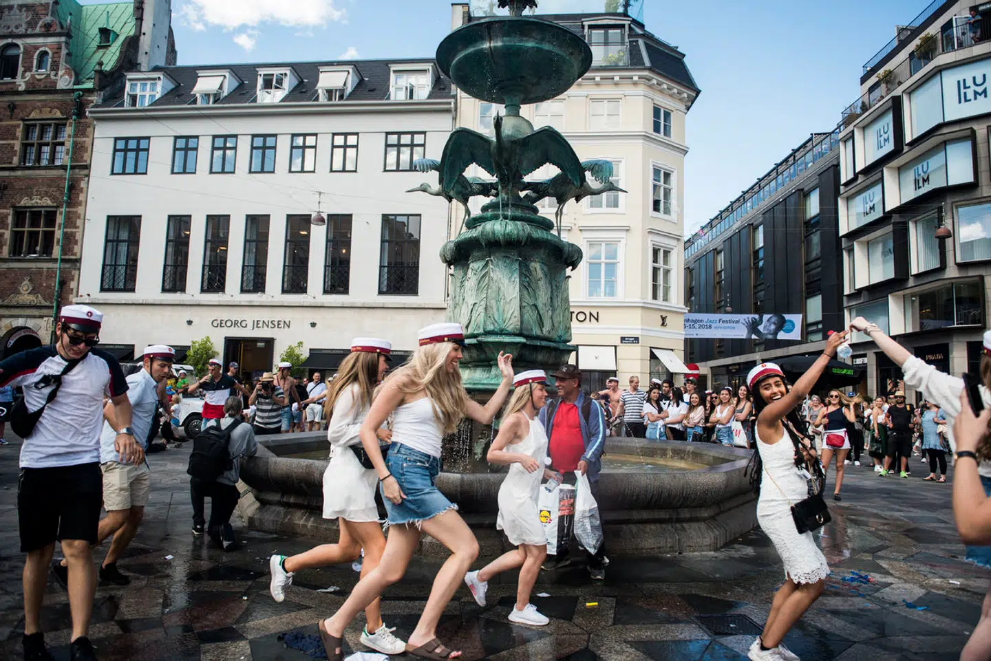 »Du skal ikke tro på det, når de siger, at du bare skal være dig selv. Det er en frase, som ingen reelt forstår, for der er ingen af os, der ved, hvem vi selv er,« skriver Sørine Gotfredsen.
