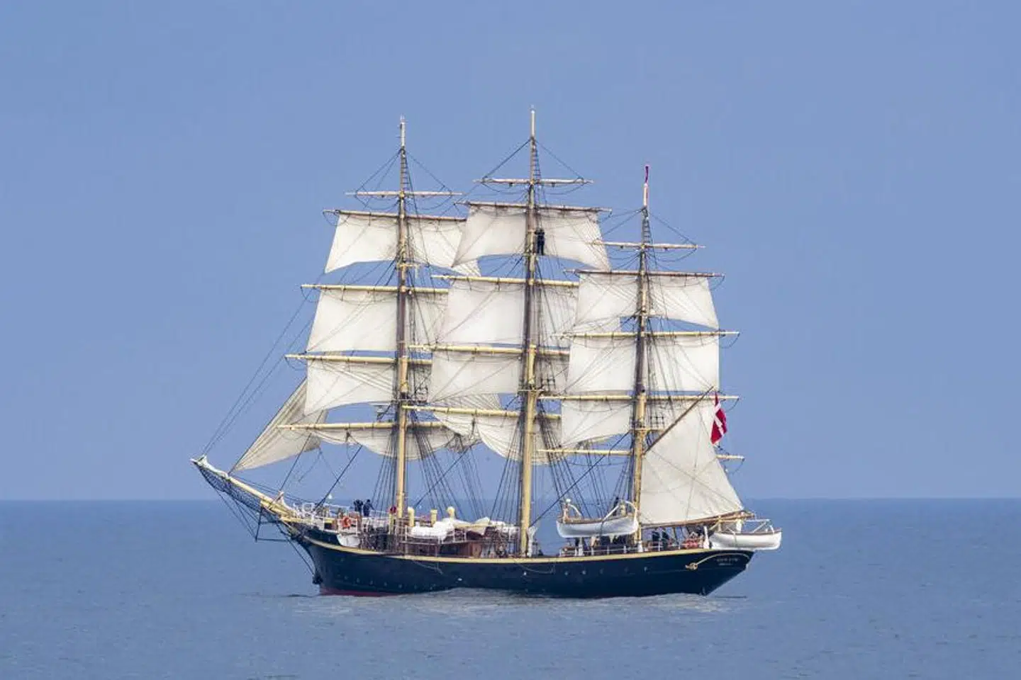 »Diskussionen om dobbelttogter til skoleskibene er vigtig, men der skal meget mere til, hvis Danmark vil beholde sin internationale førerstilling inden for grøn energiproduktion,« skriver direktør for Skoleskibet Georg Stage, Asser Amdisen.