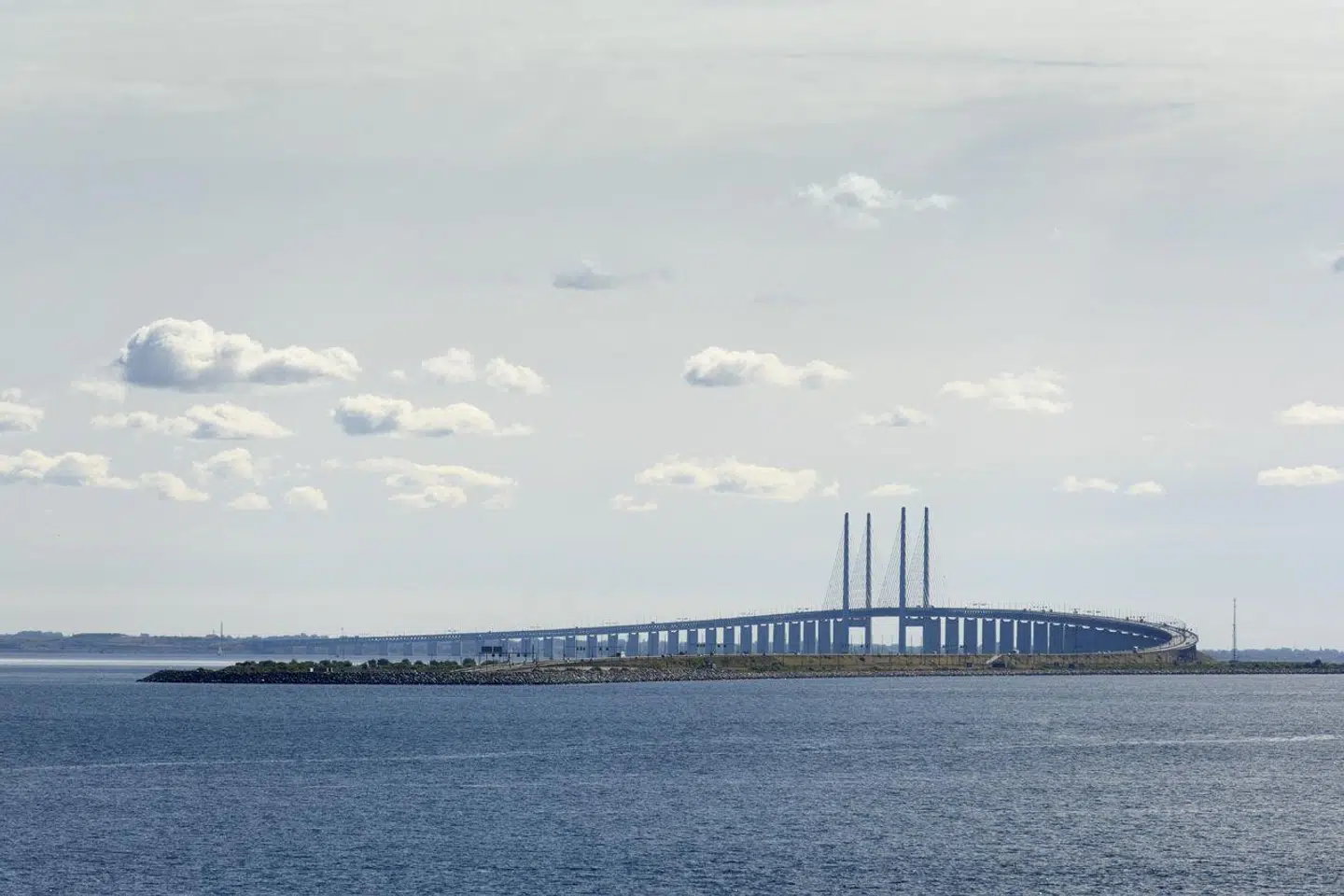 »Hvis flere skal kunne bo og arbejde på forskellige sider af Øresund, og mere international person- og godstransport skal kunne passere, er der brug for en ny jernbaneforbindelse over Øresund, som sikrer robust og pålidelig infrastruktur,« skriver Jens-Kristian Lütken og Torkild Strandberg.