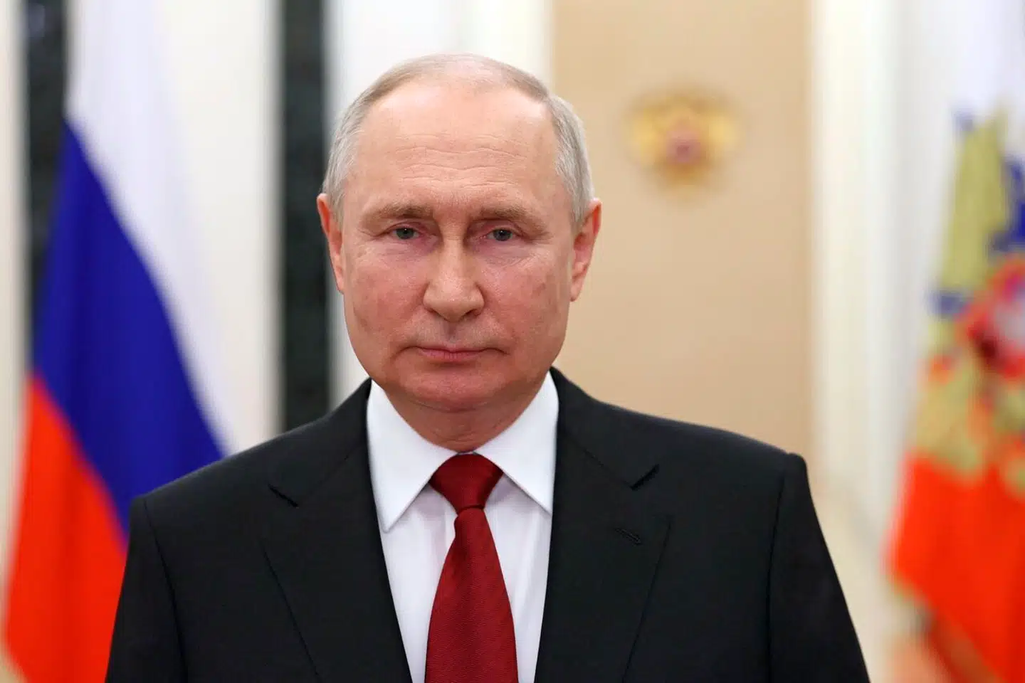 Ruslands præsident, Vladimir Putin, siger ifølge Reuters om uroligheder i Rusland, at »det, vi ser, er en kniv i ryggen«, og at »vi står over for forræderi«.