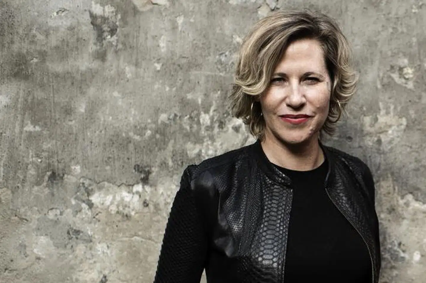 »Jeg har kun sjældent benyttet mig af »med pik skal pik fordrives«-princippet, så jeg arbejdede både terapeutisk og på anden vis med det sidste brud, fordi jeg godt var klar over, at jeg nok var ved at sige farvel til den type partner og forholdsdynamik, som jeg indtil da havde praktiseret,« skriver Emilia van Hauen.