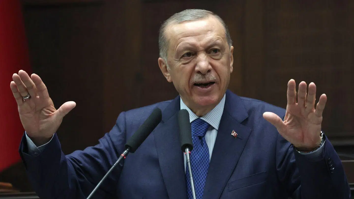 Tyrkiets præsident, Recep Tayyip Erdogan, har indvilget i en kovending i den økonomiske politik. Den massive renteforhøjelse er første skridt i en mere traditionel retning.