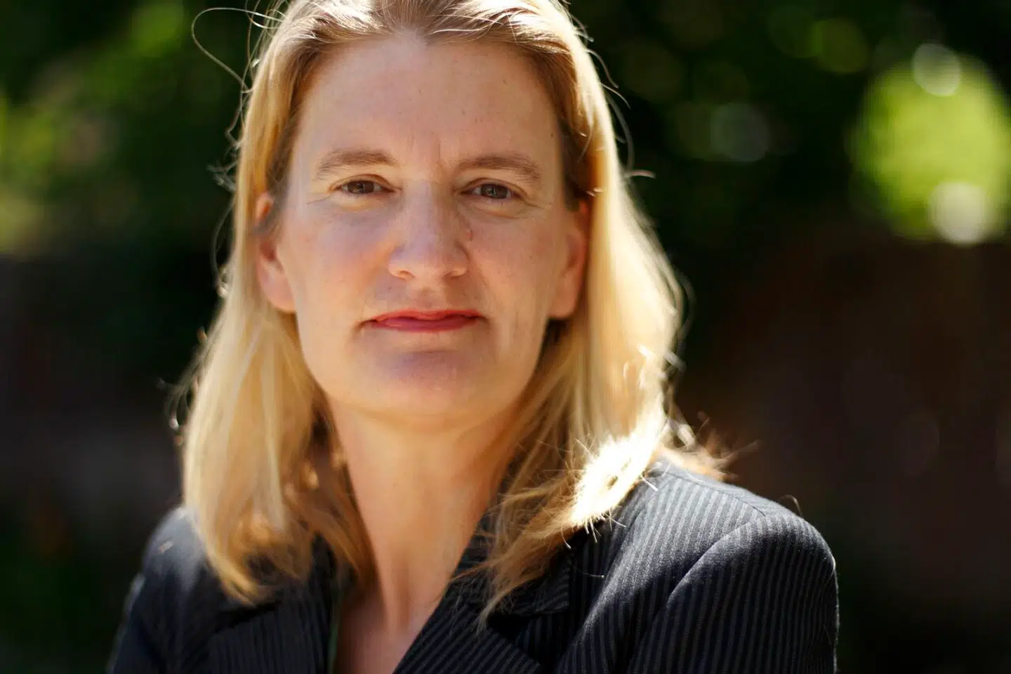 »Hvis mine råd virker overdrevne, så overvej dette: Mange tech-CEOs lader heller ikke deres børn bruge teknologiske devices, herunder Steve Jobs,« skriver den amerikanske professor Jean Twenge i sin bog »iGen«.