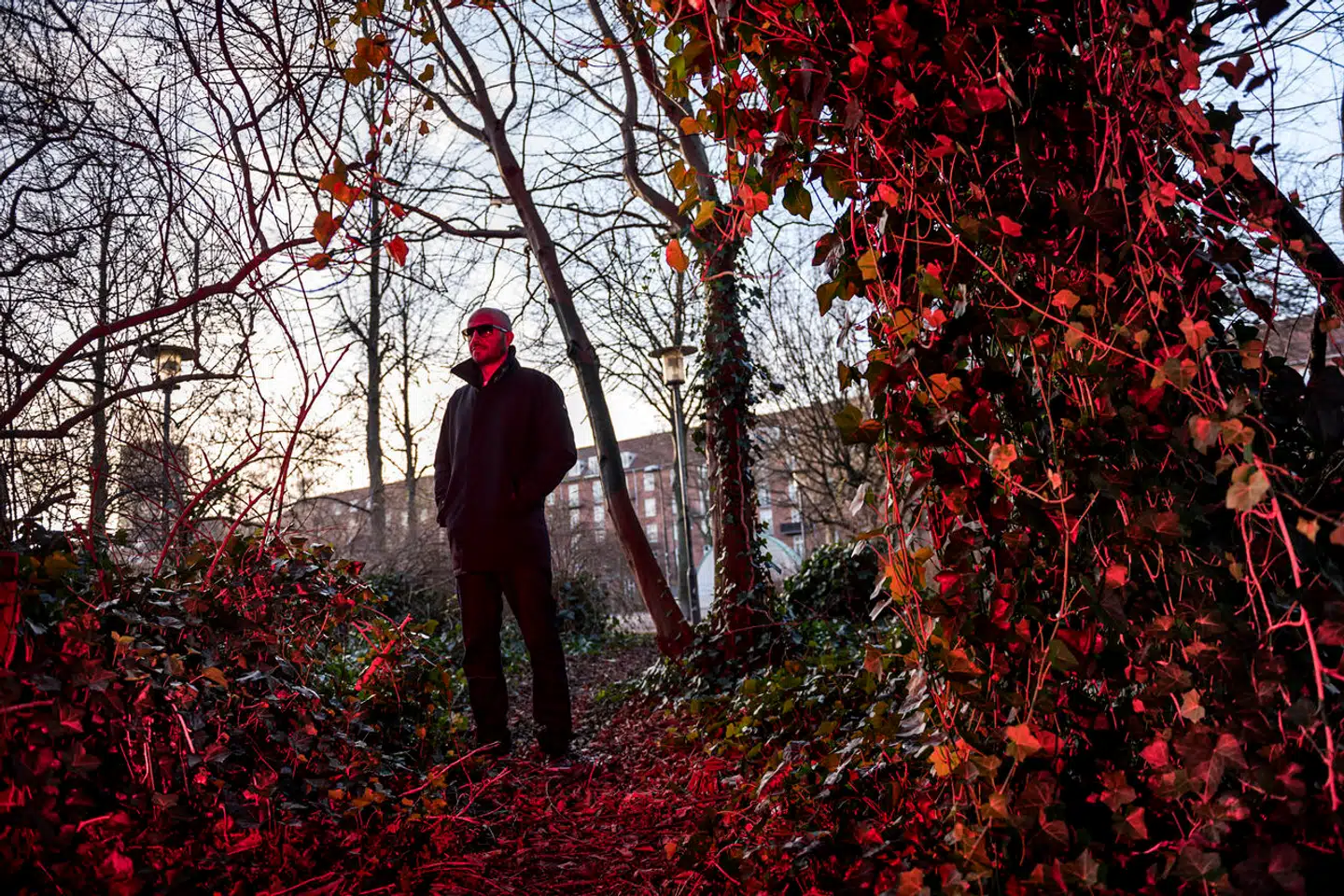 Manglende etnicitet har længe været et problem i dansk film. Tidligere på året gik skuespilleren Dar Salim også ind i debatten med en bredside mod dem, der ikke tror, at brune skuespillere kan sælge billetter i Danmark. Nu vil Filminstituttet, der tildeler filmstøtte, sætte fut i et nyt initiativ.