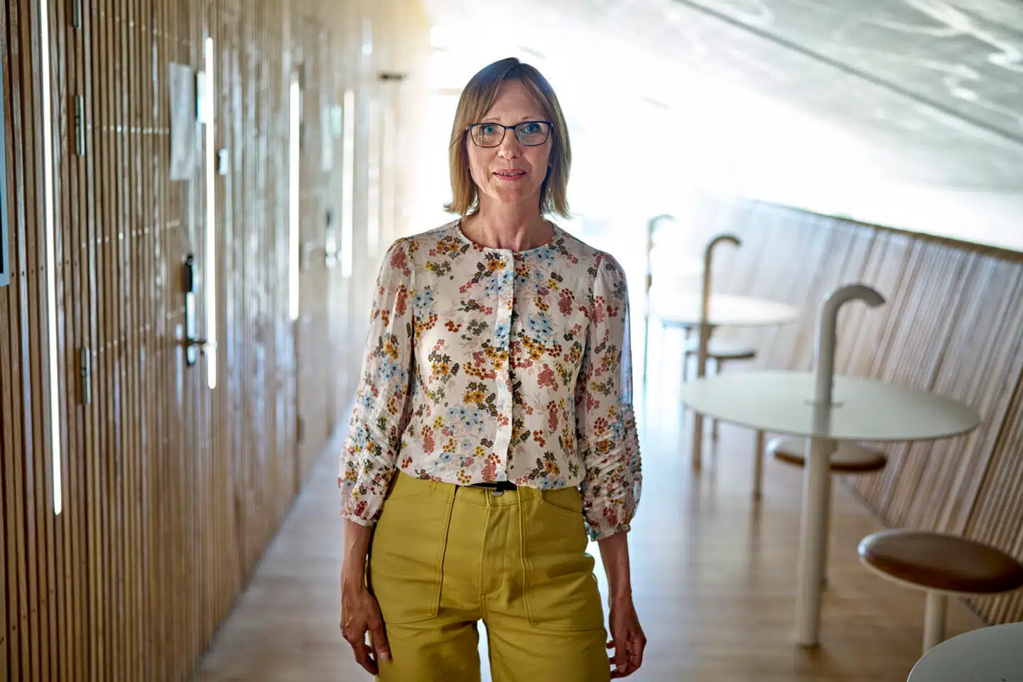 Unge får kvalme, vejrtrækningsproblemer og går i sort under eksaminerne på Gammel Hellerup Gymnasium. Men så ringer de til studievejleder og lærer Anne Krabbe.