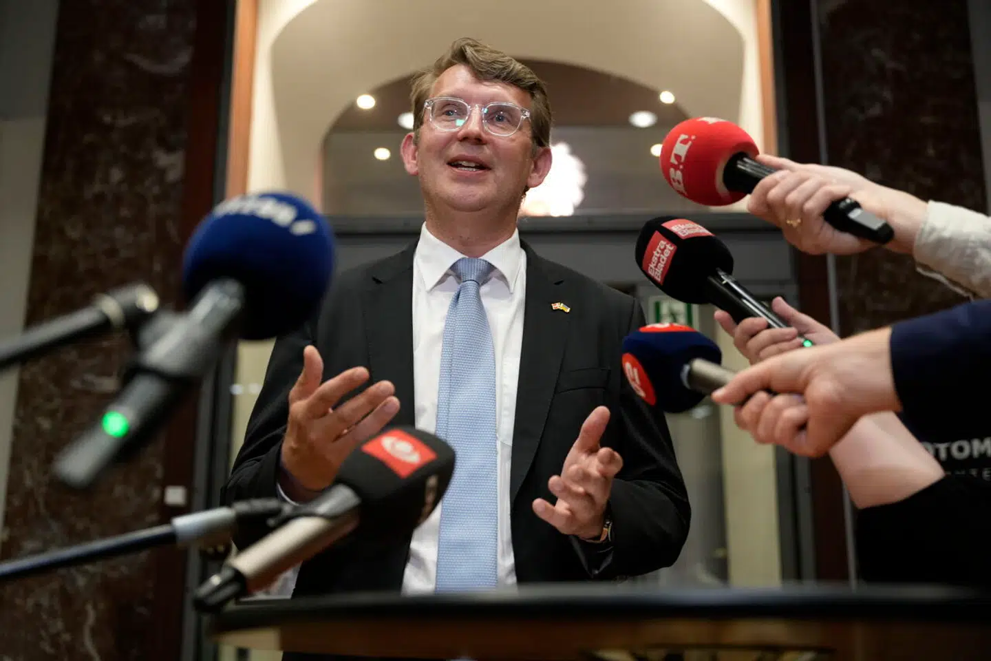 Fungerende forsvarsminister Troels Lund Poulsen holdt mandag aften doorstep efter partiledermøde om SMS-sagen.