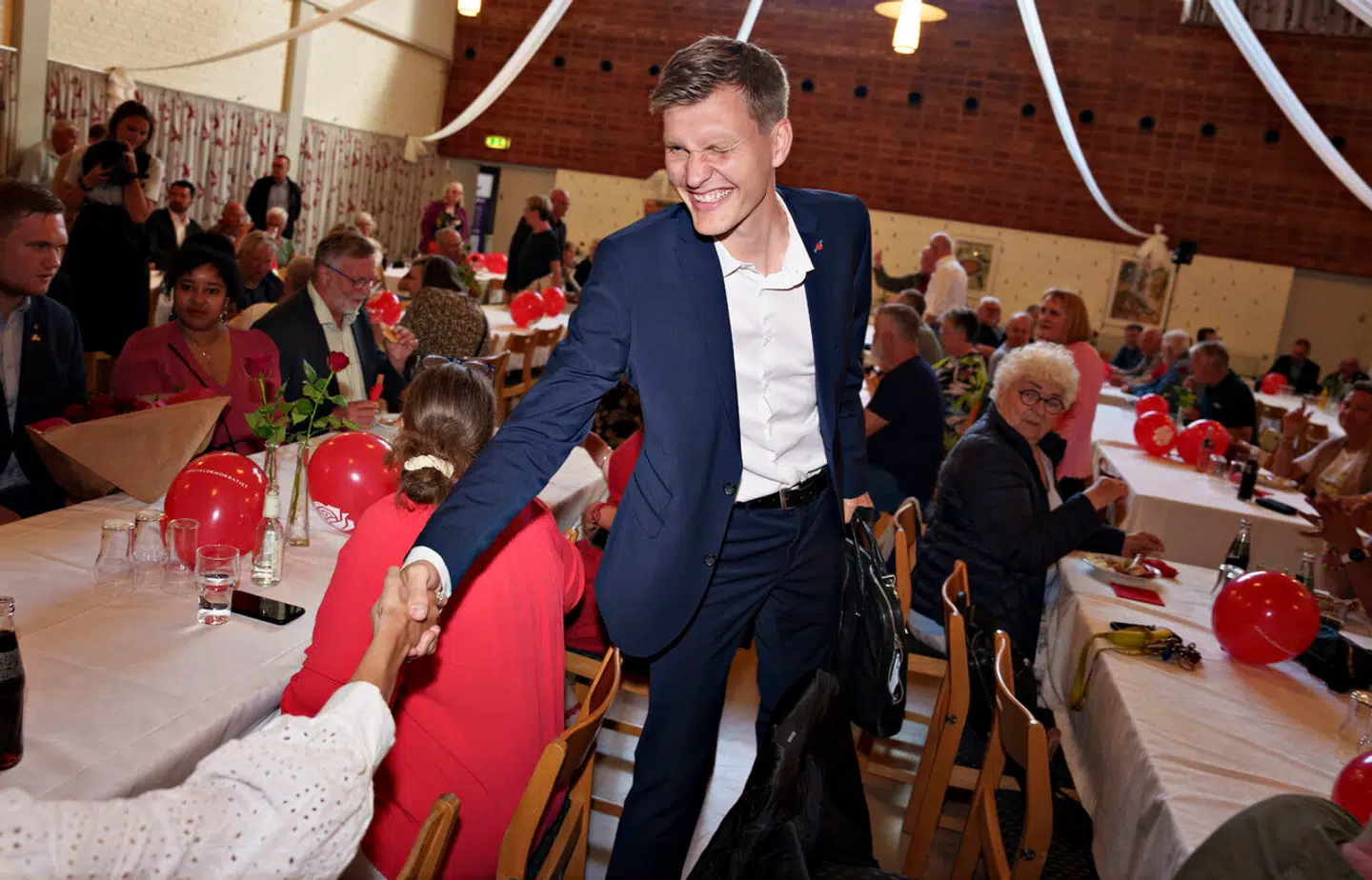 Den 6. juni blev det 37-årige byrådsmedlem valgt som Socialdemokratiets spidskandidat i Aalborg. Mandag trådte han ind på borgmesterkontoret for første gang.