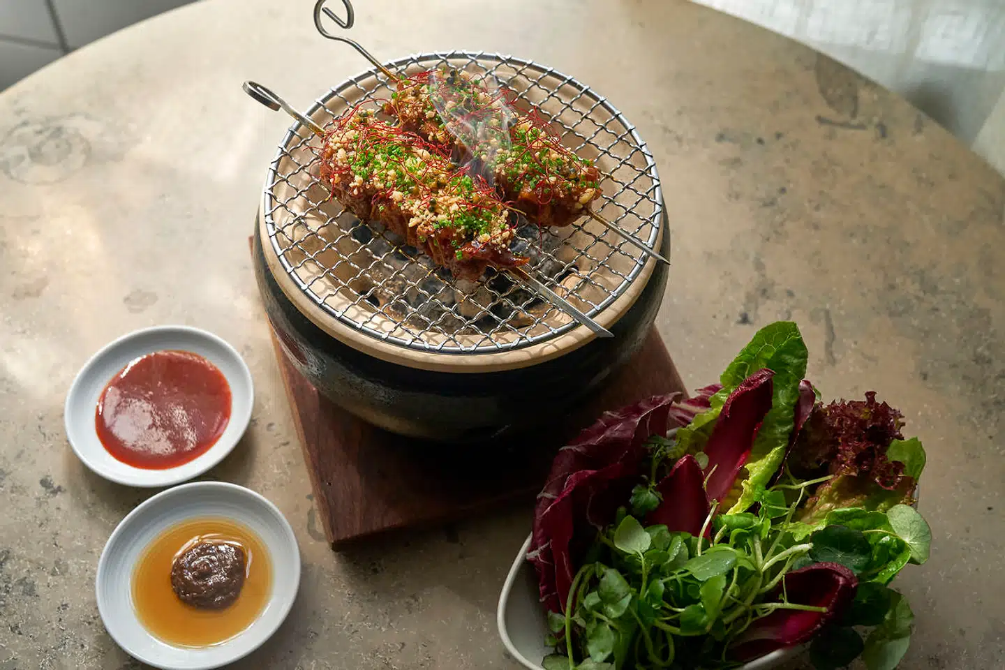 Dadelglaseret svinebryst.