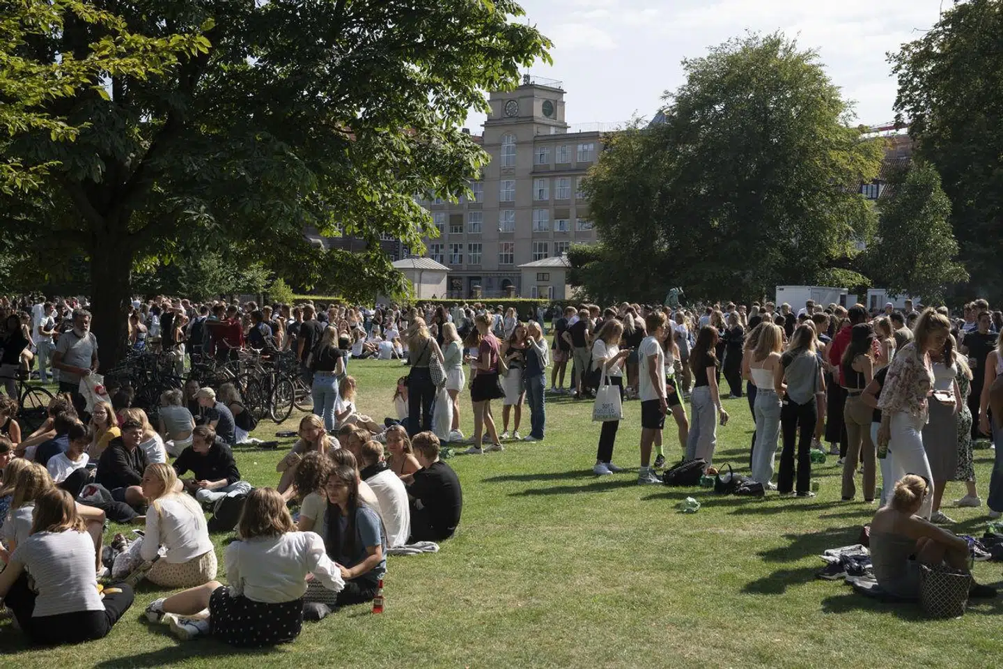 »Nogle uddannelser har fuld skrue på alt det, der ligger omkring undervisningen (...), mens andre uddannelser må tilrettelægge deres tid med stor præcision og med langt mindre tid til alt det, der giver glæde og mening i ungdomslivet,« skriver Anya Eskildsen og Oliver Gabrielsen.