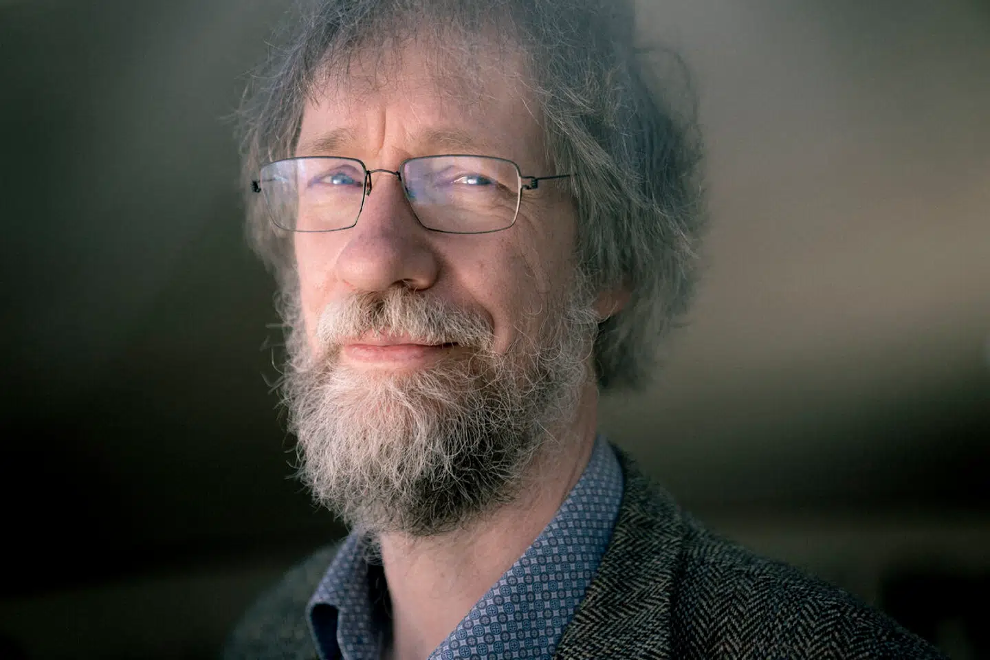 Sebastian Olden-Jørgensen er selv et religiøst menneske og siger om samfundet, han voksede op i: »Jeg er et barn af 1970erne og begyndelsen af 1980erne, hvor den klare opfattelse var, at religionen definitivt var på vej ud af civilisationen.« Foto: Asger Ladefoged.
