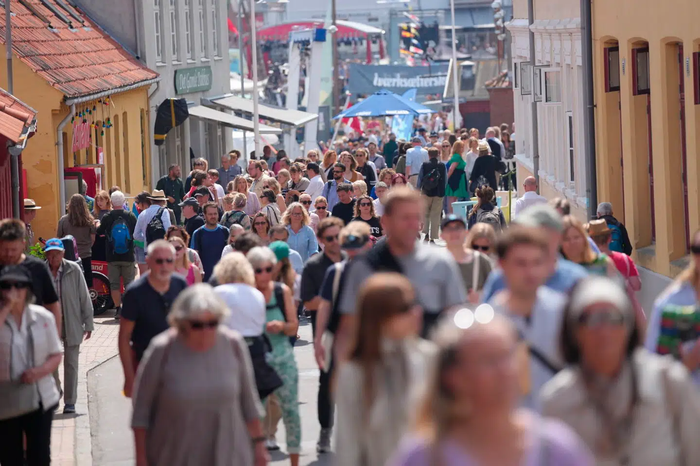Folkemødet besøges af over 100.000 mennesker.