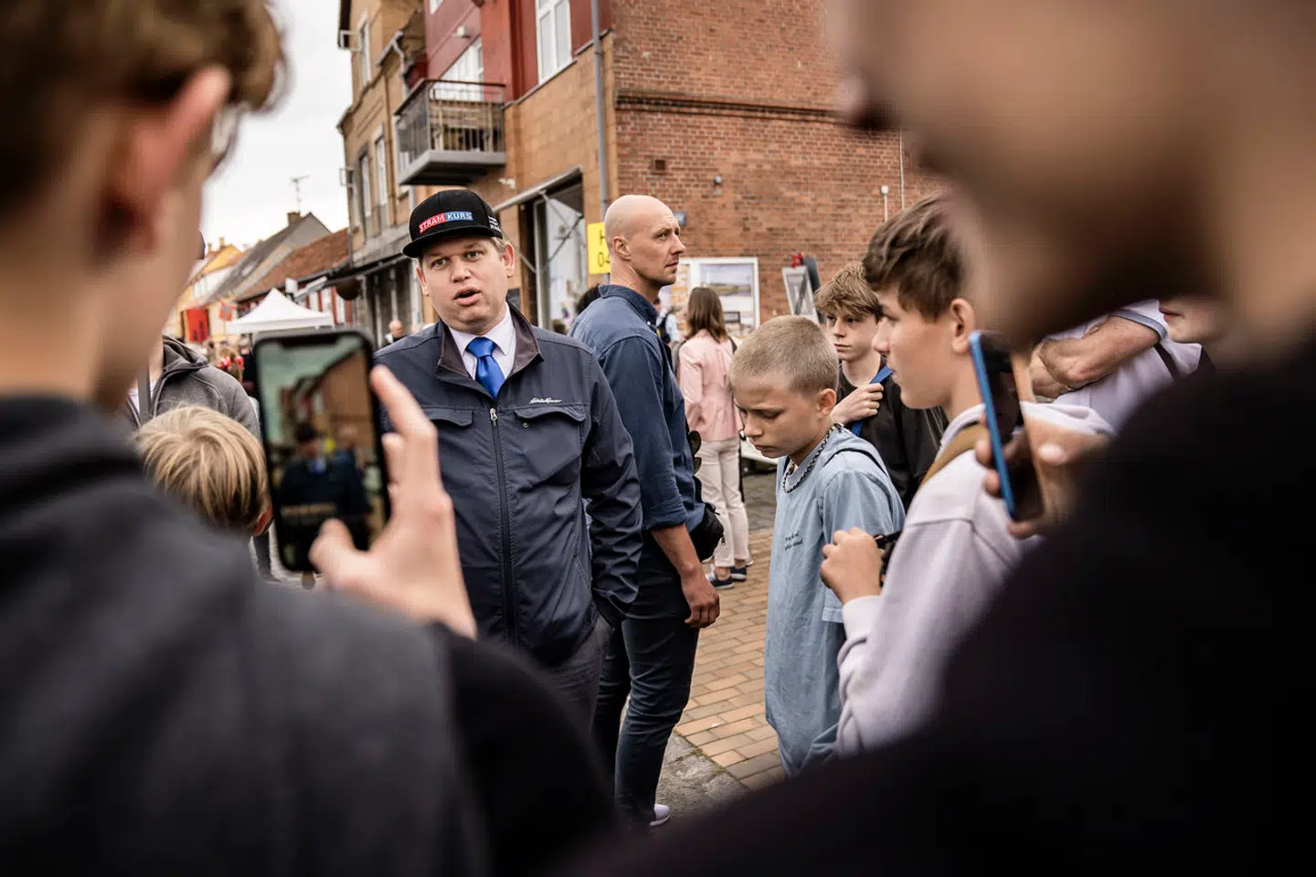 »Det handler ikke et sekund om, hvad Paludan siger. Det handler om, at trusler om vold her har virket, så selv politiet må vige,« skriver Kathrine Lilleør om det faktum, at Rasmus Paludan er blevet nægtet at være på Folkemødet i år. Her ses Rasmus Paludan ved et tidligere folkemøde.