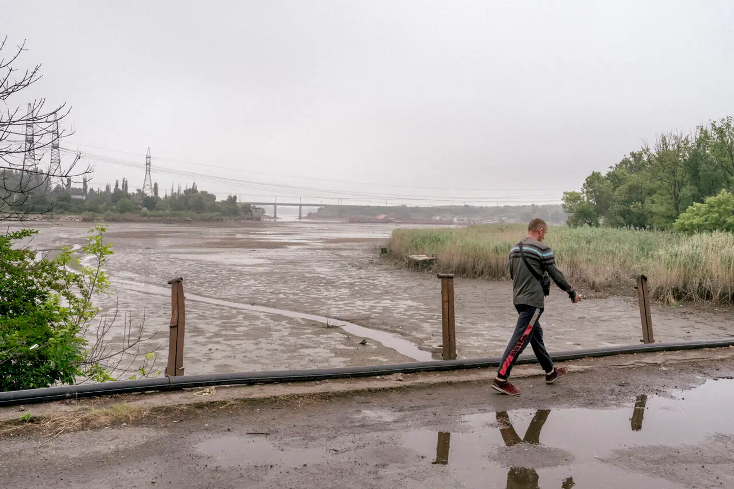 Vandstanden i den østlige del af Dnepr-floden er faldet voldsomt, efter at Nova Kakhovka-dæmningen blev sprængt 8. juni.