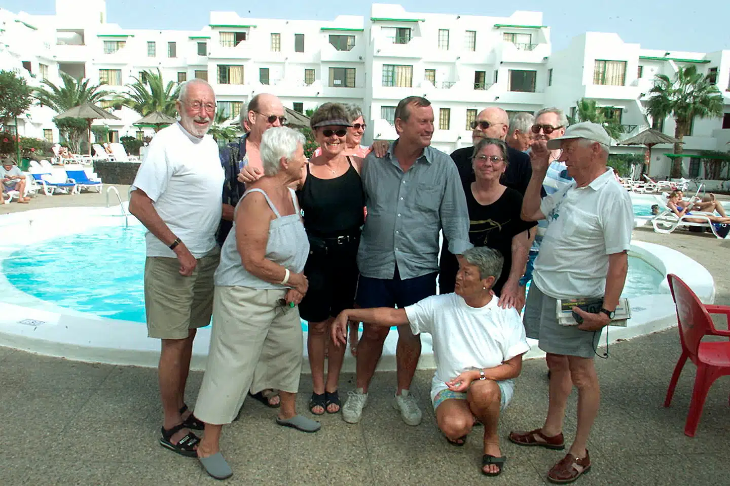 Fra dengang i februar 2002: Farums daværende og nu afdøde borgmester Peter Brixtofte (V) besøgte ferierende pensionister fra Farum på Lanzarote. Sendt dertil på kommunens regning.