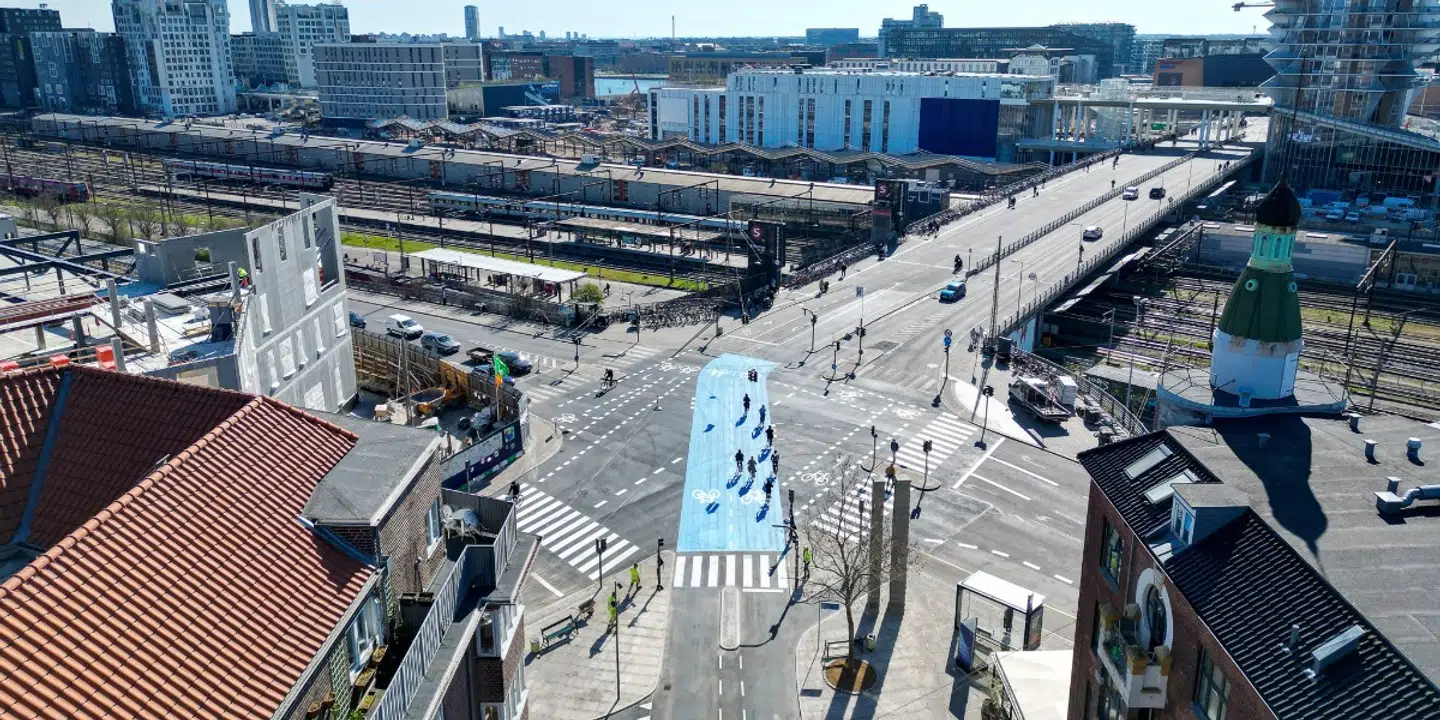 Den tværgående cykelsti i krydset ved Dybbølsbro i København blev indviet 21. april i år.